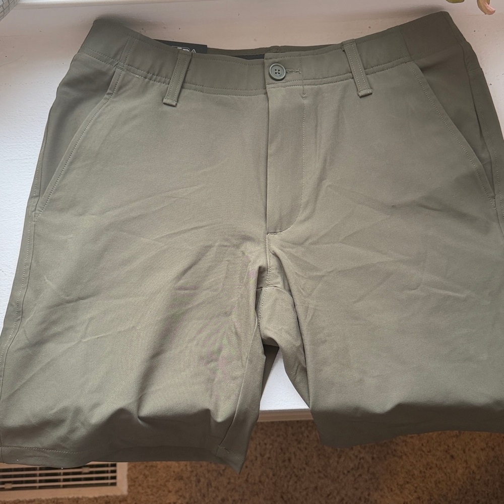 Under Armour Men's Khaki green Chino Shorts